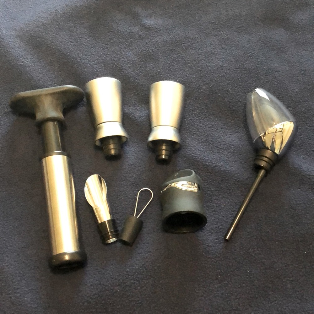 Wine accessories